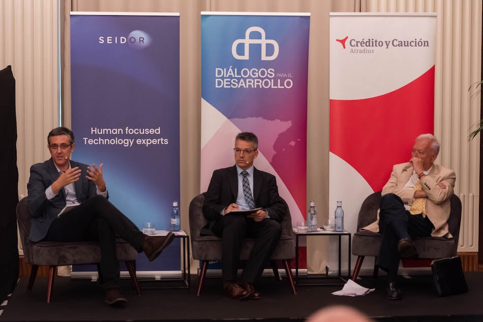 José Manuel García-Margallo y Eduardo Madina analizan las perspectivas de crecimiento y desafíos del orden mundial