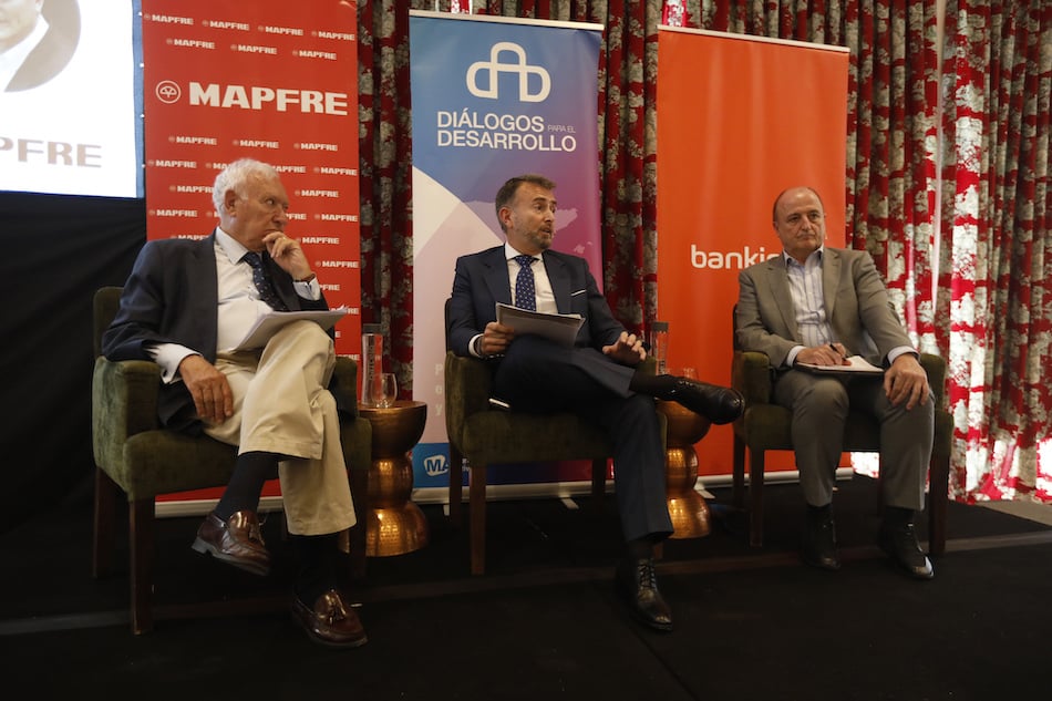 Miguel Sebastián y José Manuel García-Margallo analizan los retos del sistema empresarial en un nuevo marco mundial