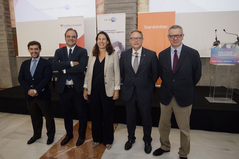 Alberto Ruiz-Gallardón apela al protagonismo de Canarias en las relaciones comerciales entre Europa, América y África