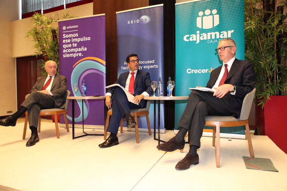 Alberto Ruiz Gallardón y Joaquín Almunia evalúan los desafíos socioeconómicos de España y Europa